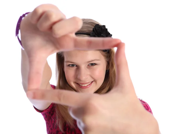 楽しい幸せなブロンド学校の女の子によって肯定的な手の記号 — ストック写真