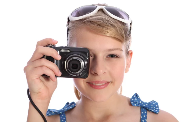 金发少年摄影师女孩用相机 — 图库照片