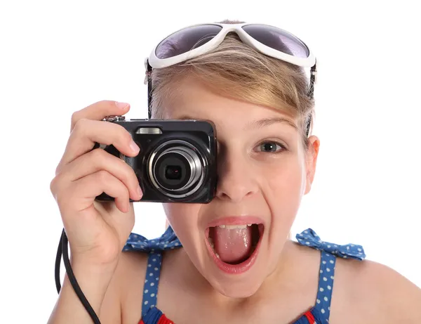 Emocionada joven fotógrafa tomando fotos — Foto de Stock