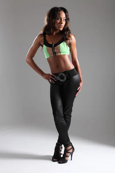 Hermosa joven negro africano modelo ajuste cuerpo — Foto de Stock