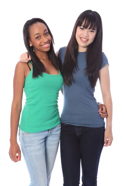 Afrikanska amerikanska och japanska tonårig flicka vänner — Stockfoto