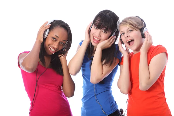 Teenage girls singing to music on mobile phones — Stock Photo, Image