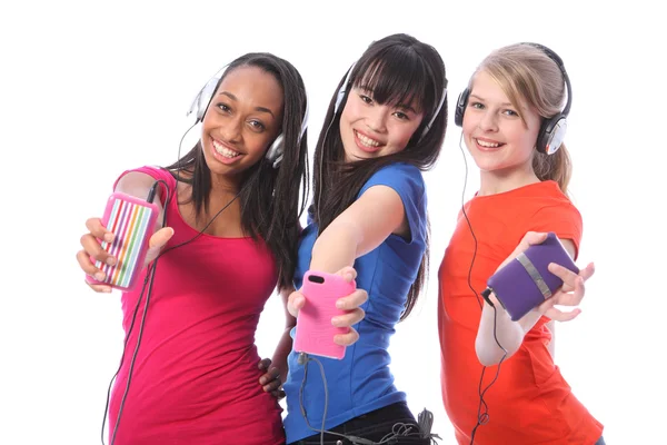 Smiling teenage girls fun with mobile phone music — Stock Photo, Image