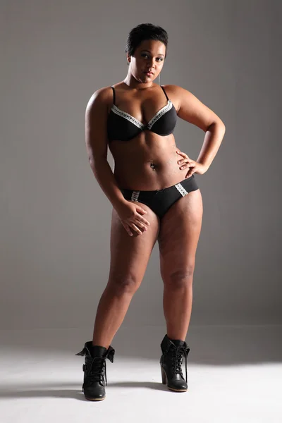 Sexy plus size ragazza modello glamour in lingerie — Foto Stock