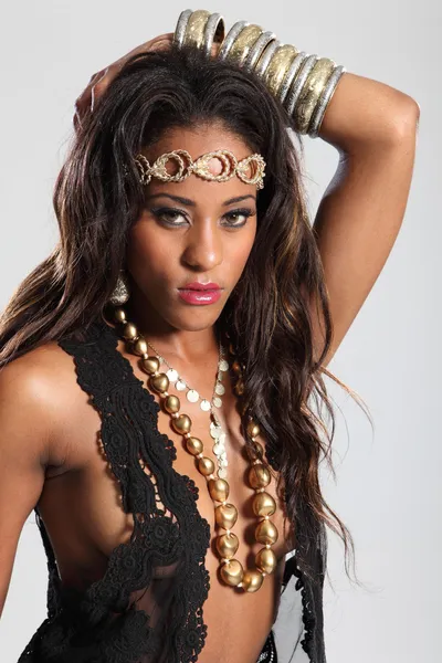 美しい若いアフリカ系アメリカ人のグラマー モデル — ストック写真