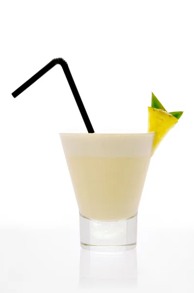 Pina Colada kokteyli (yan görünüm)