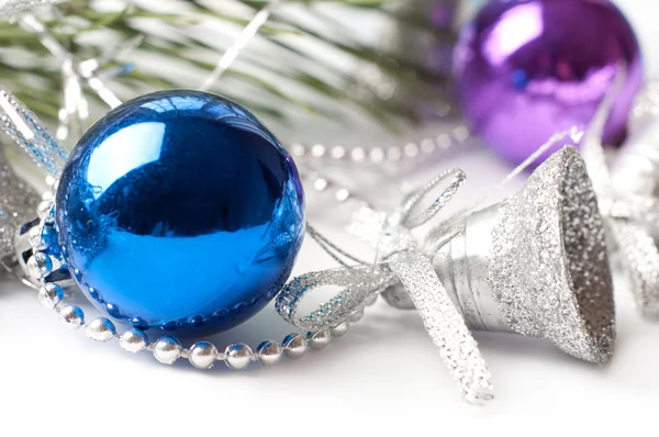 Niebieska świąteczna piłka — Zdjęcie stockowe