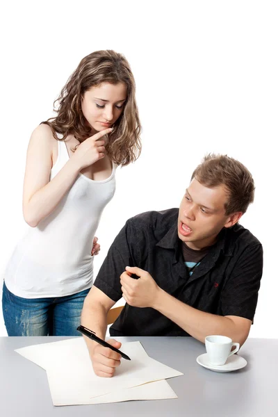 Genç bir adam ve bir kadın tartışıyor — Stok fotoğraf
