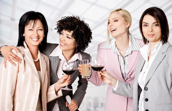 Geschäftsfrauen feiern — Stockfoto