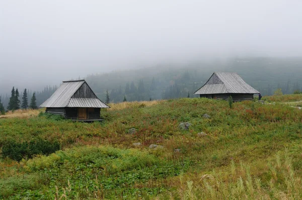 Cabana nas montanhas — Fotografia de Stock