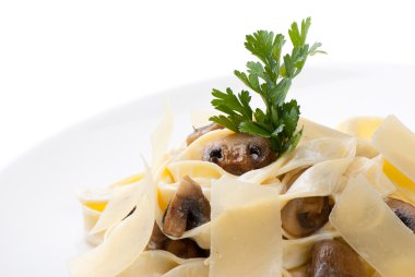 champignon ve peynir soslu tagliatelle