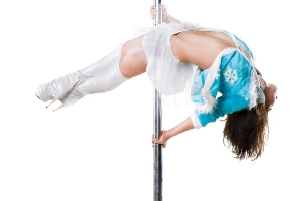 Sexig kvinna i jul klänning utöva poledance — Stockfoto