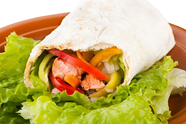 Burrito med laks, paprika og tomat – stockfoto