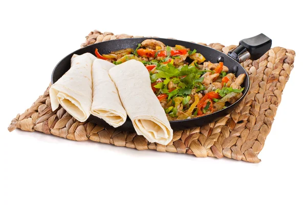 Traditional mexican beef fajitas with tortillas — Stock Photo, Image