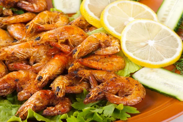 stock image Fried Shrimps with Salad Leaves, Lemon