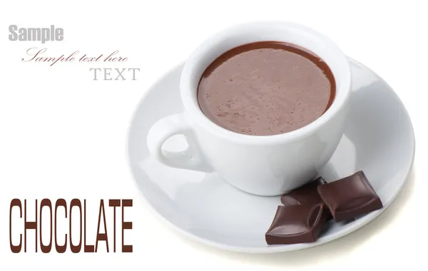 Chocolate quente em copos brancos com barra de chocolate — Fotografia de Stock
