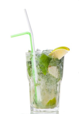 taze mojito kokteyl beyaz izole