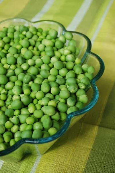 Peas in a bowl — Stock Photo, Image