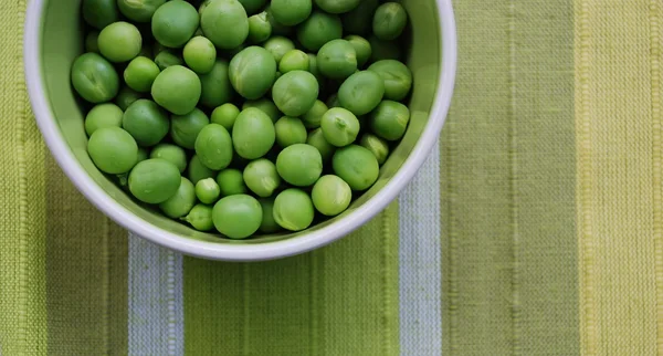 鉢の中のエンドウ豆 — ストック写真