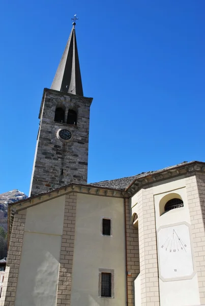 Kościoła i wieży dzwon — Zdjęcie stockowe
