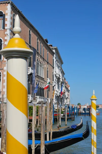Κατοικίες που βρίσκονται στο μεγάλο κανάλι, Βενετία — Φωτογραφία Αρχείου