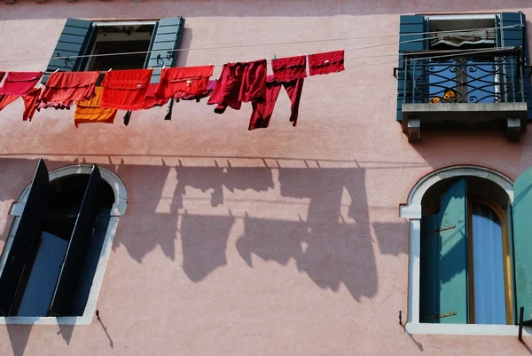 Hanging clothes, Venice — Stock Photo, Image