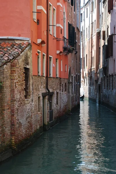 Canal with houses, Venice — Stock Photo, Image