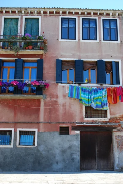 Hanging clothes, Venice — Stock Photo, Image
