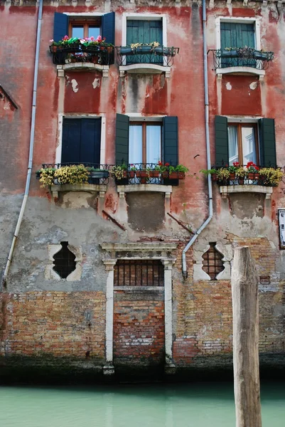 Kanał z domów, Wenecja — Zdjęcie stockowe