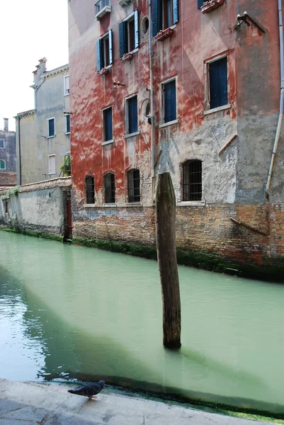 Kanál s domy, Benátky — Stock fotografie