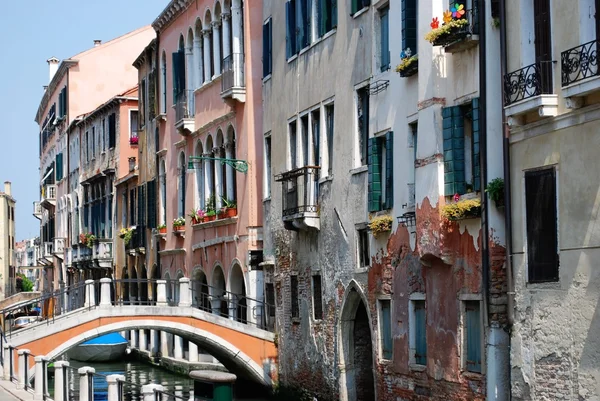 Canal con casas, Venecia — Foto de Stock