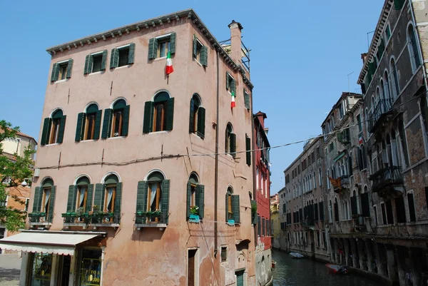 Kanał z domów, Wenecja — Zdjęcie stockowe