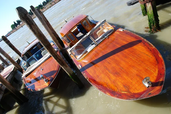 Trä motorbåt — Stockfoto