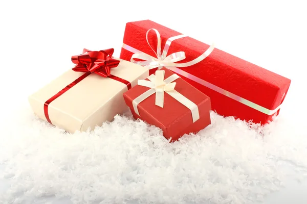 Cajas de regalo de Navidad en nieve —  Fotos de Stock