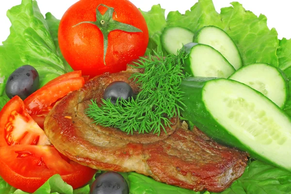 Стейк на гриле с салатом — стоковое фото