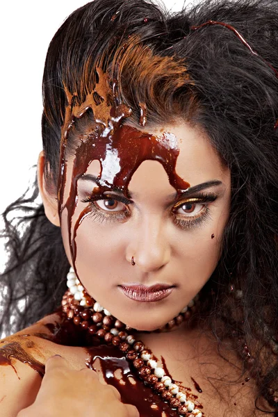 巧克力糖浆中的女性封面 — 图库照片