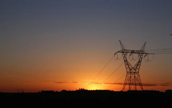 Torre de Eletricidade fornecendo distribuição de energia — Fotografia de Stock