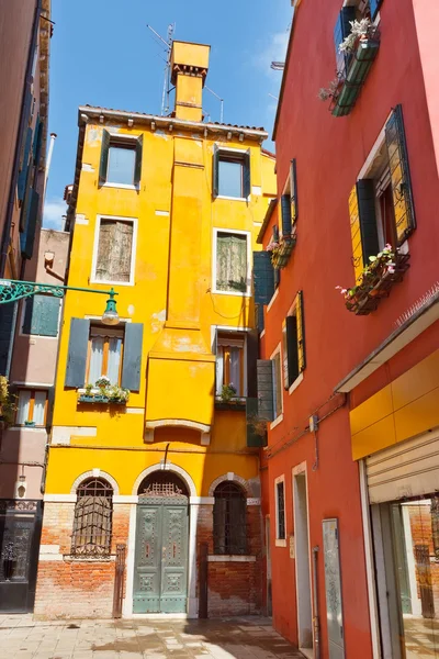 Edifícios coloridos em Veneza — Fotografia de Stock