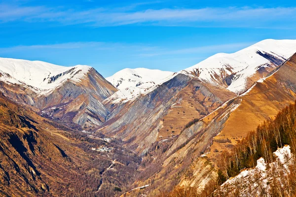 Paesaggio montano nelle Alpi francesi — Foto Stock