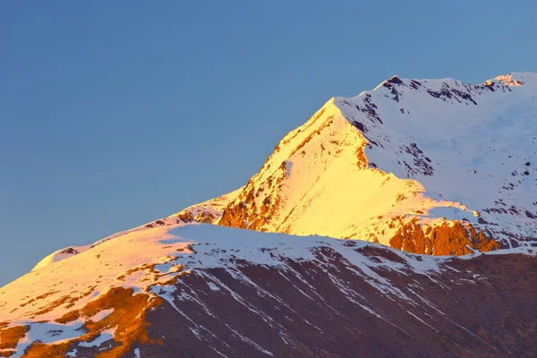 Alpin topp vid solnedgången — Stockfoto