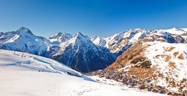 Ski-oord in Franse Alpen — Stockfoto