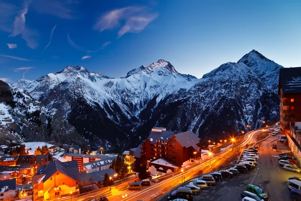 Estância de esqui em Alpes — Fotografia de Stock