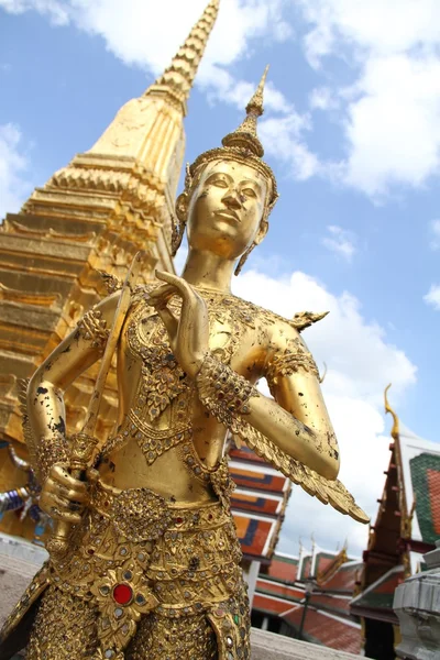 Goldene Kinarri-Statue Stockfoto