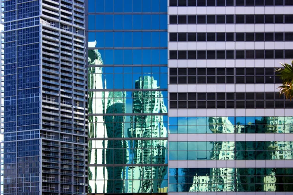 Miami architectural contrasts — Stock Photo, Image