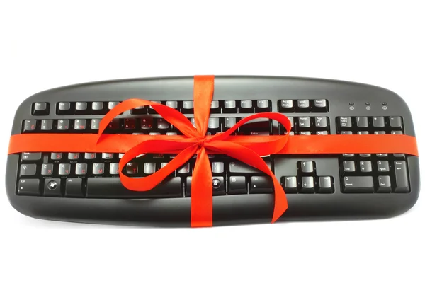 Počítačová klávesnice s červenou stuhu — Stock fotografie