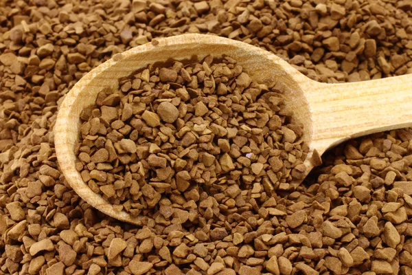 Kawę mieloną z drewnianą łyżką — Zdjęcie stockowe