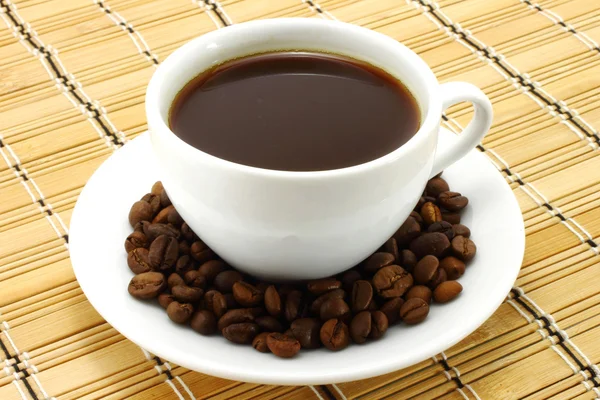 Tasse à café avec haricots — Photo