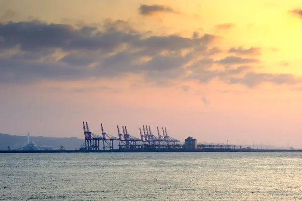 Západ slunce s přístavem — Stock fotografie