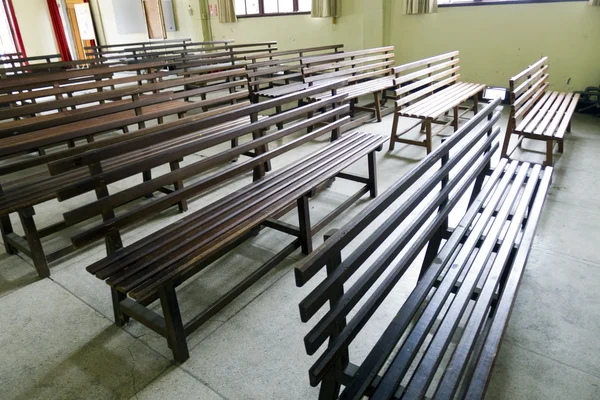 Assentos de igreja de madeira — Fotografia de Stock
