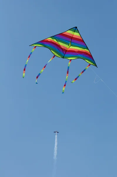 Kite e aeronaves — Fotografia de Stock